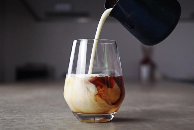 4 Cara Alternatif Buat Nikmatin Cold Brew: Pake Es Doang? Too Basic, Bro!